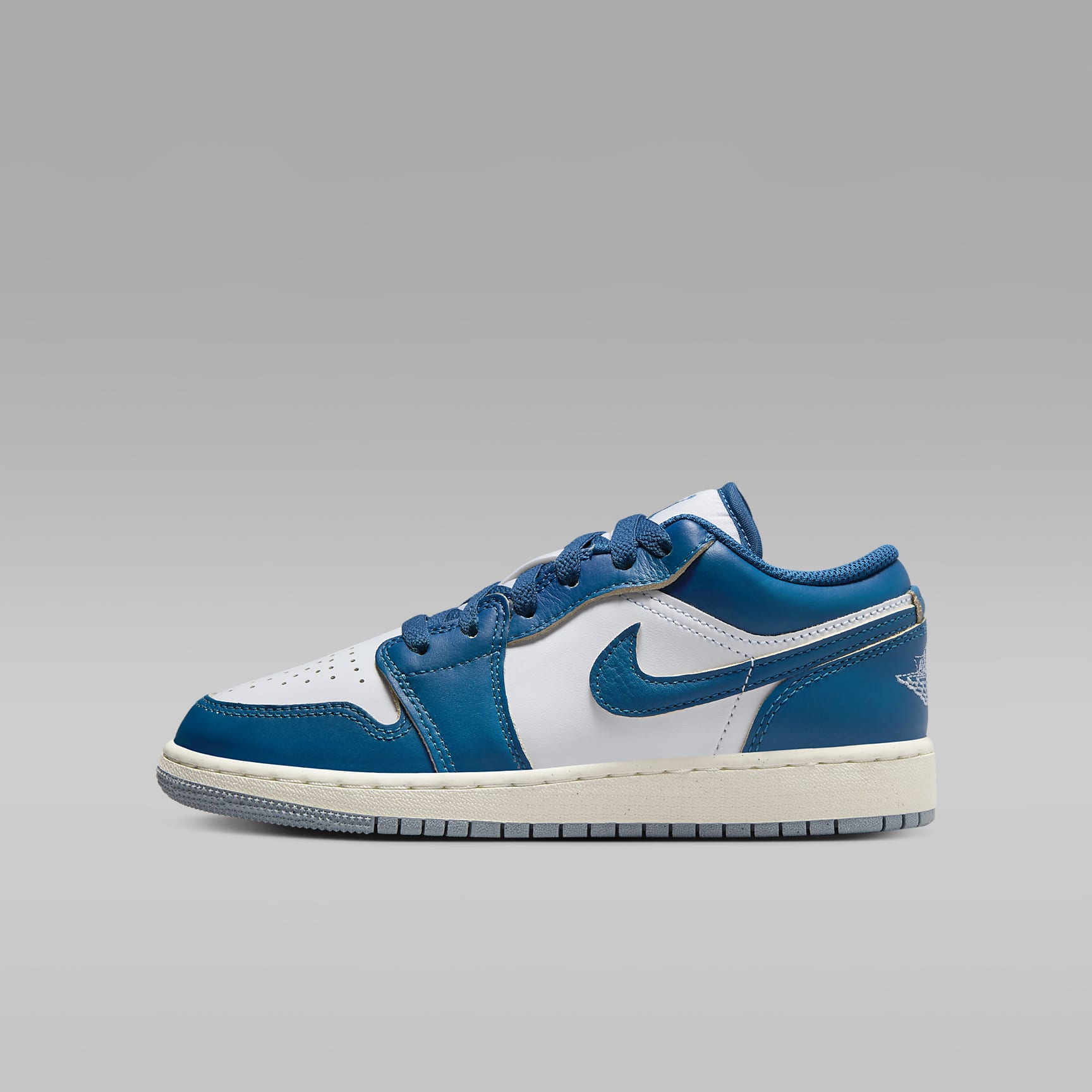 Air Jordan 1 Low SE Older Kids' Shoes. Nike ID